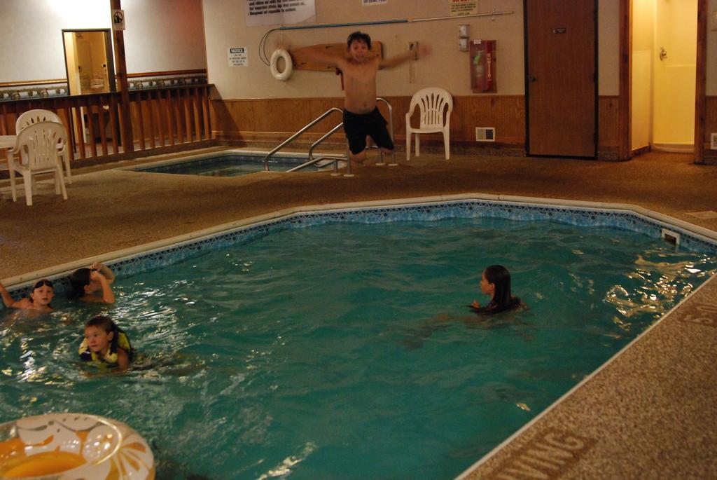 Luck Country Inn Екстериор снимка